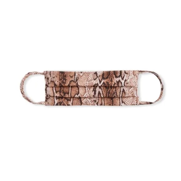 Melissa Odabash Reusable Printed Cloth Mask Face Covering - Picture 1 of 5